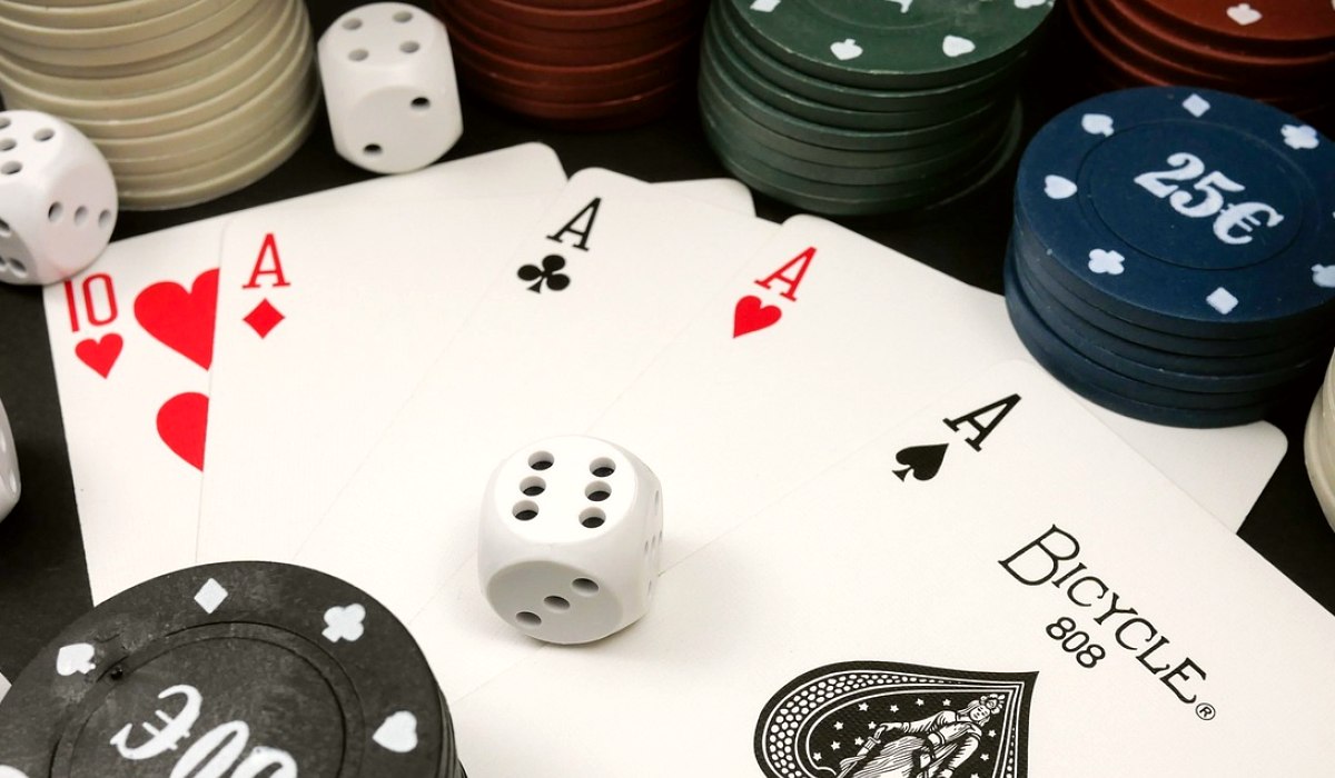 https://www.reddit.com/r/poker/comments/1uppqht/did_my_friend_angle_shoot_us_new_to_poker_fyi/ - 【牌局解析】朋友用“假弃牌”套路我们？KQs翻前被对手“