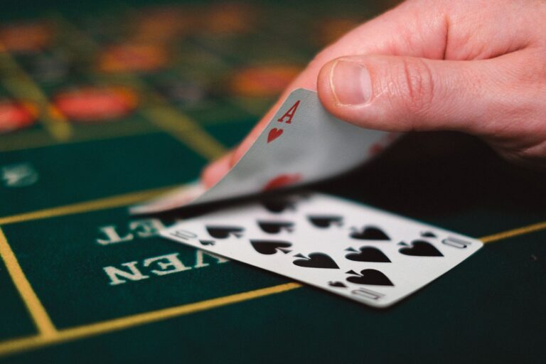 WSOP主赛Day1生存指南：三条关键策略助你稳健晋级