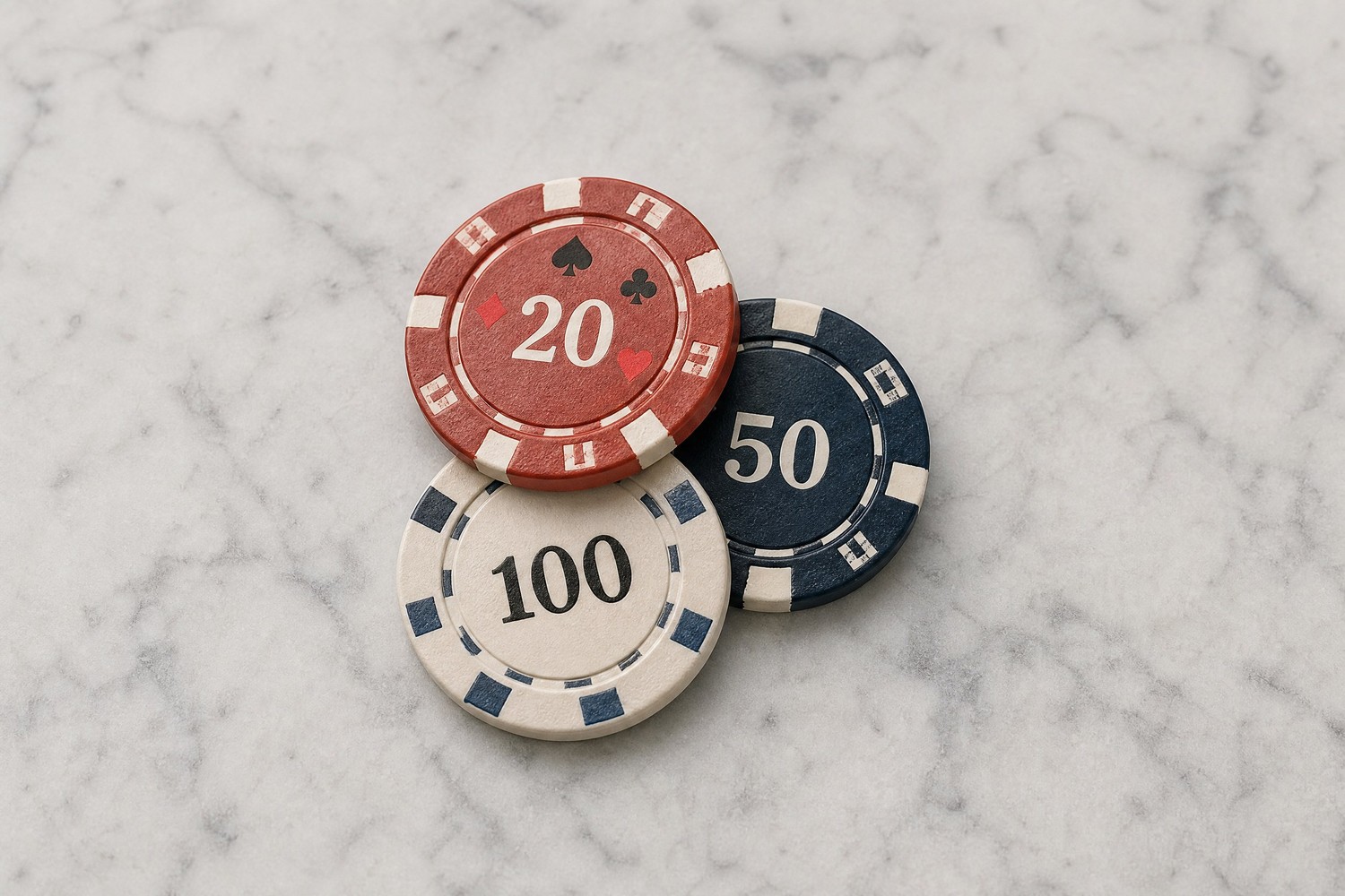 QQPOKER平台下载后怎么玩:德州扑克新手入门与牌型大小详解(实战示例)