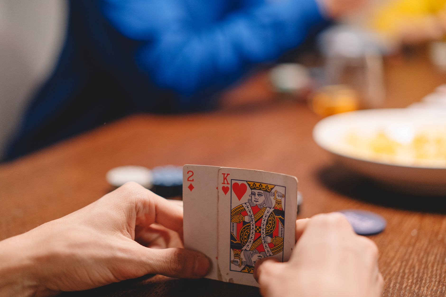 扑克牌具批发价格解析：从入门到竞技的选购指南（实战示例）
